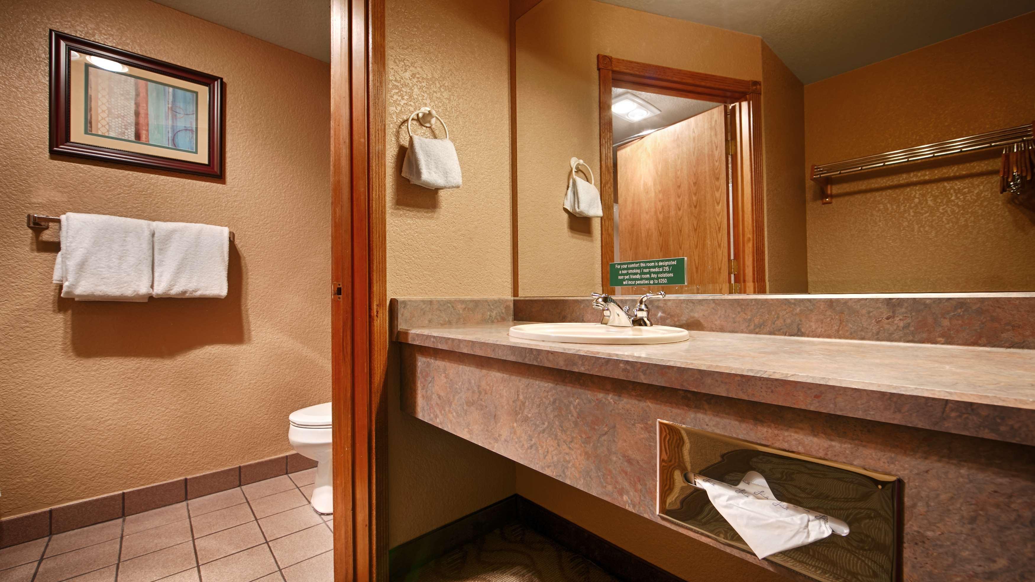 Best Western Plus Bayshore Inn Eureka Exterior photo