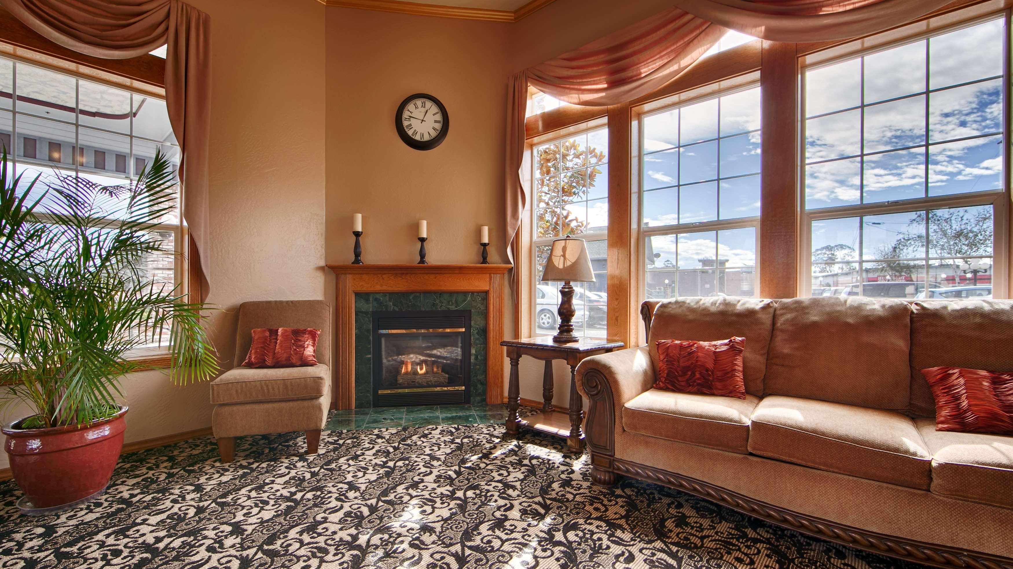 Best Western Plus Bayshore Inn Eureka Exterior photo