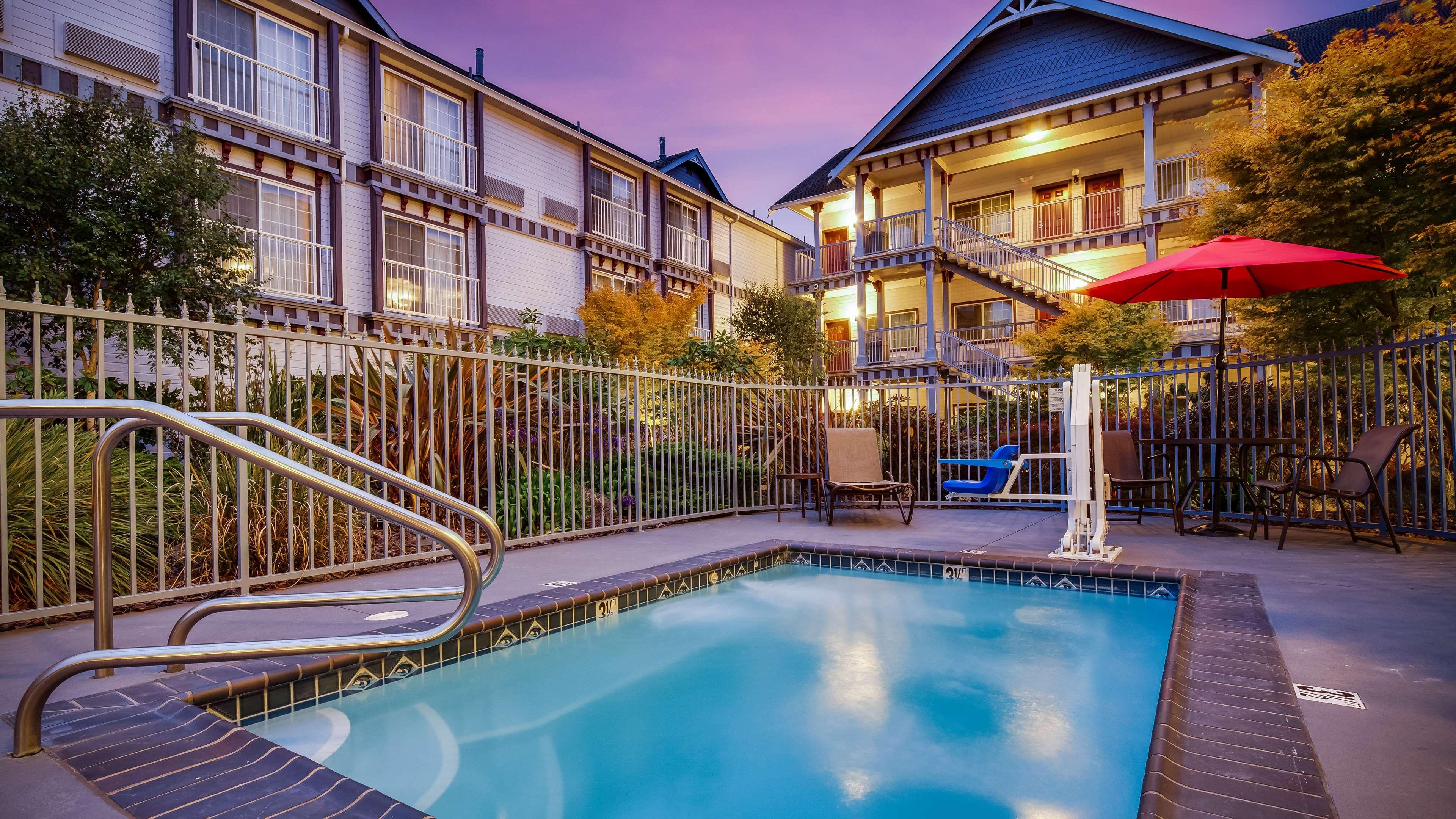Best Western Plus Bayshore Inn Eureka Exterior photo
