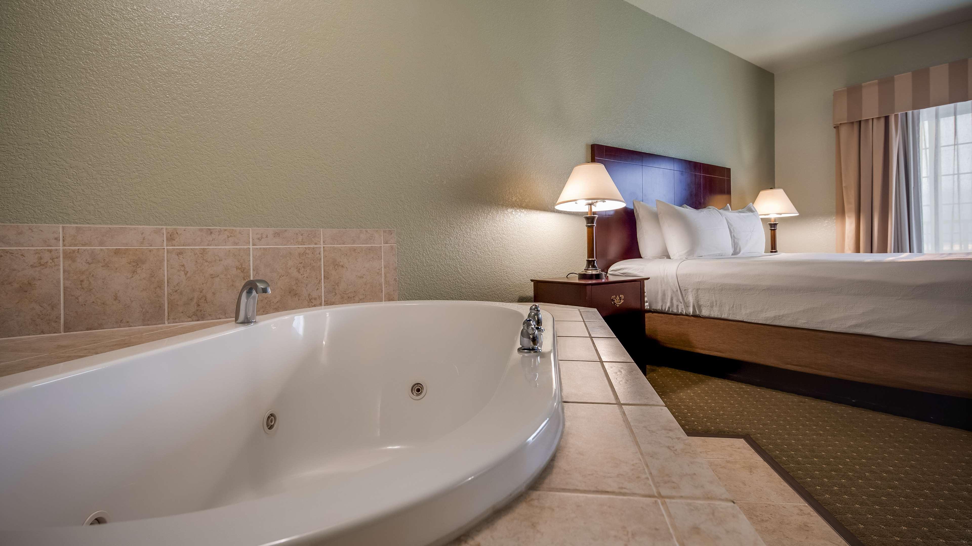 Best Western Plus Bayshore Inn Eureka Exterior photo